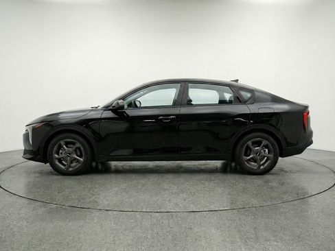 Used 2025 Kia K4 LXS image 5