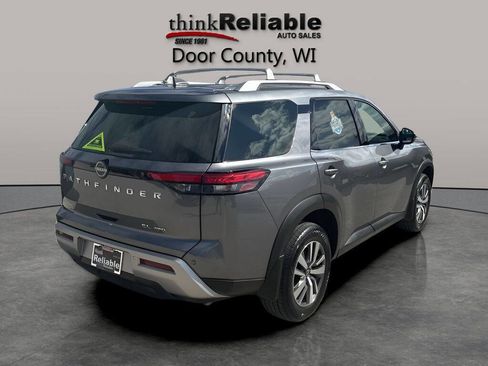 Used 2025 Nissan Pathfinder SL AWD/4WD image 6