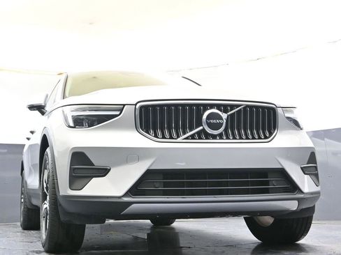 Certified 2025 Volvo XC40 B5 Core image 35