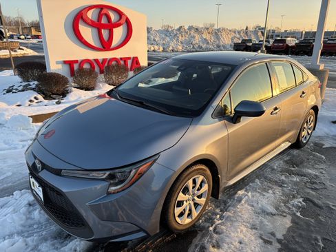Used 2021 Toyota Corolla LE image 1