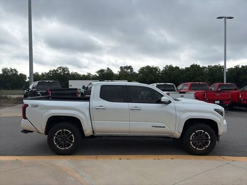Used 2025 Toyota Tacoma TRD Sport RWD image 6