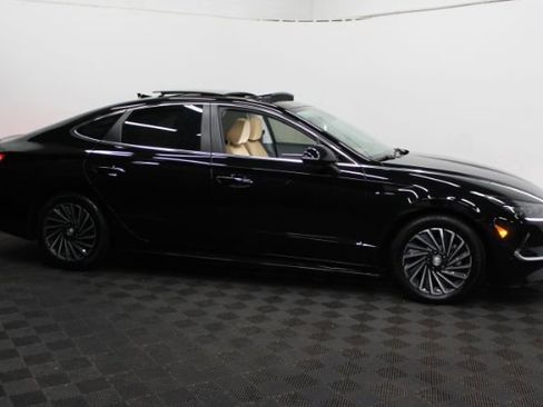Used 2023 Hyundai Sonata Limited w/ Cargo Package image 4