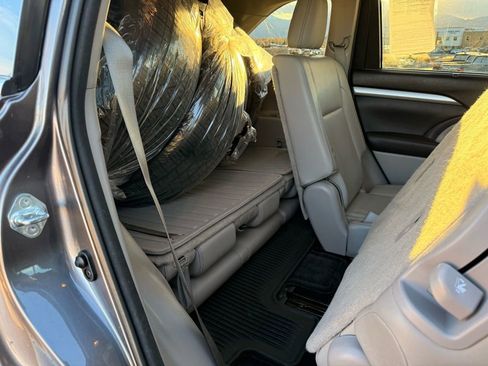 Used 2015 Toyota Highlander XLE image 31