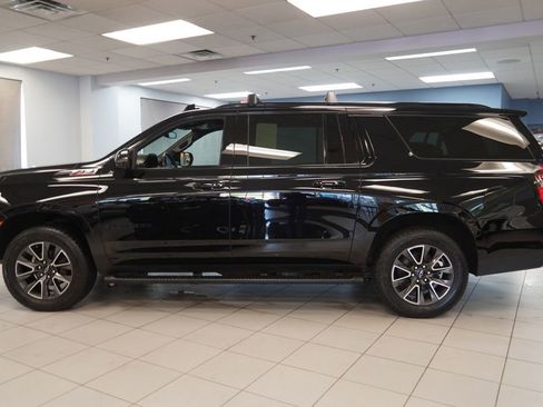 Used 2021 Chevrolet Suburban Z71 w/ Z71 Signature Package AWD/4WD image 2
