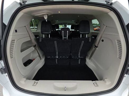 Certified 2023 Chrysler Pacifica Touring-L FWD image 37