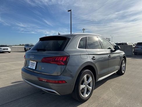 Used 2020 Audi Q5 2.0T Premium w/ Convenience Package image 3