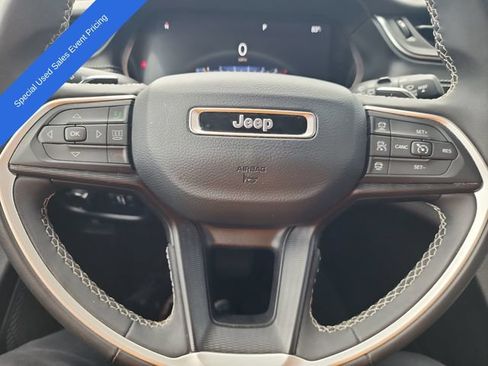 Used 2023 Jeep Grand Cherokee Laredo AWD/4WD image 15