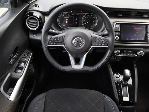 Used 2018 Nissan Kicks SV FWD image 22