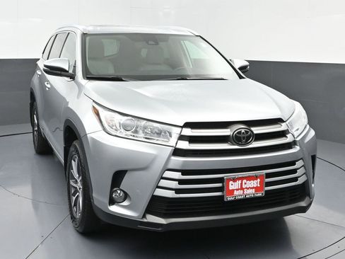 Certified 2018 Toyota Highlander XLE image 3