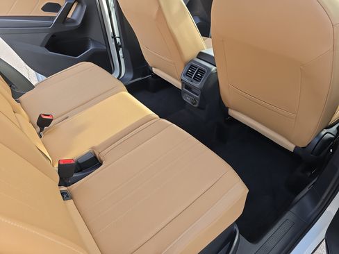 Used 2023 Volkswagen Tiguan SE R-Line image 11