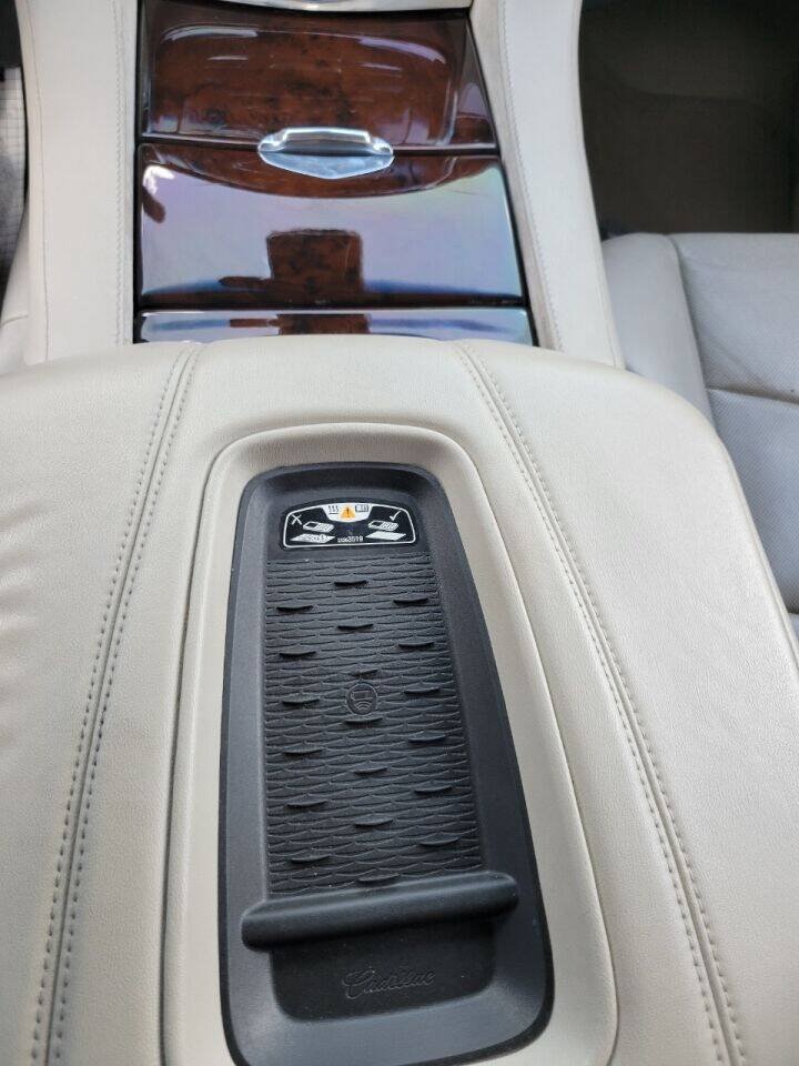 Used 2015 Cadillac Escalade Luxury RWD image 19