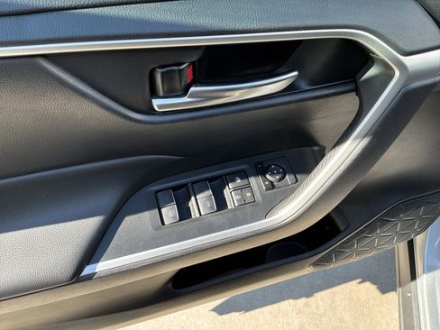 Used 2019 Toyota RAV4 XLE Premium w/ Cold Weather Package AWD/4WD image 15