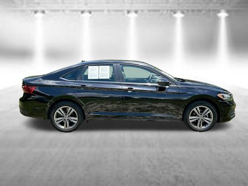 Used 2023 Volkswagen Jetta SE w/ Panoramic Sunroof Package FWD image 4
