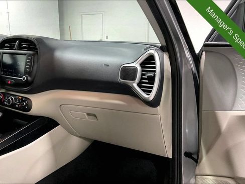 Used 2025 Kia Soul LX w/ LX Technology Package FWD image 19