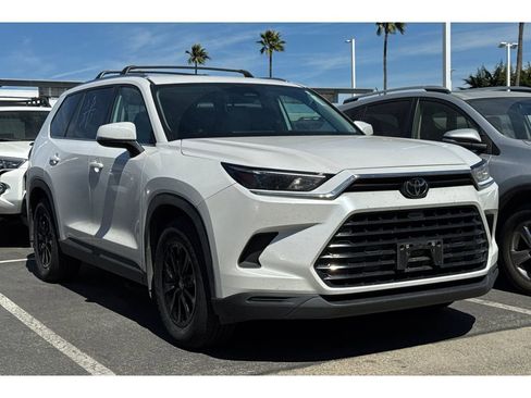 Used 2024 Toyota Grand Highlander XLE image 2