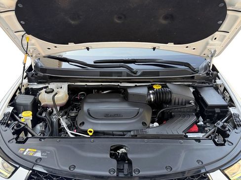 Used 2024 Chrysler Pacifica Limited FWD image 33