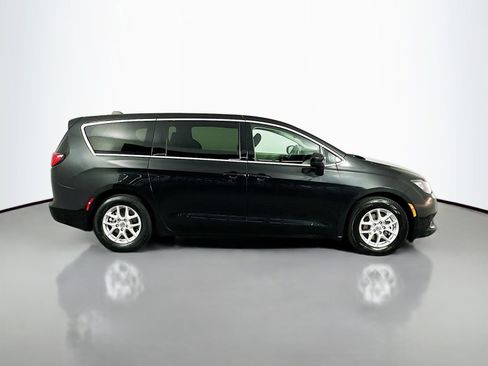 Used 2023 Chrysler Voyager LX image 9