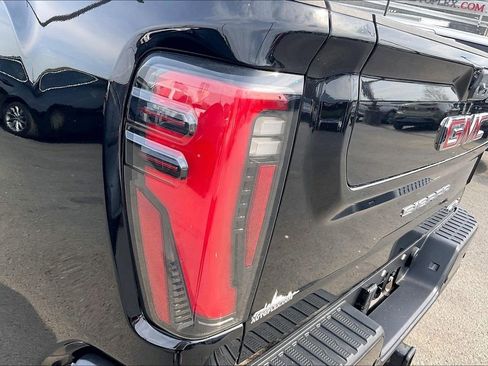 Used 2025 GMC Sierra 2500 AT4 w/ Technology Package image 26