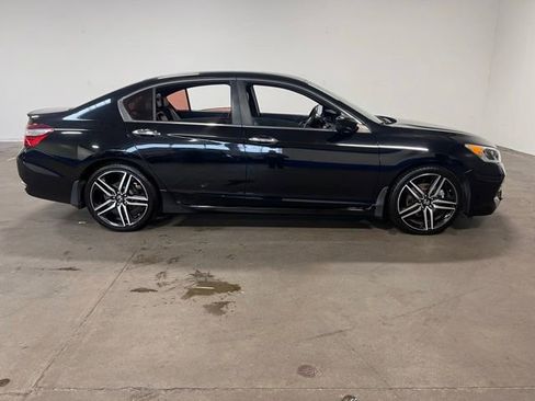 Used 2017 Honda Accord Sport image 2
