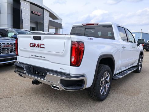 New 2026 GMC Sierra 1500 SLT image 3