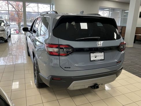 Used 2025 Honda Pilot TrailSport image 5