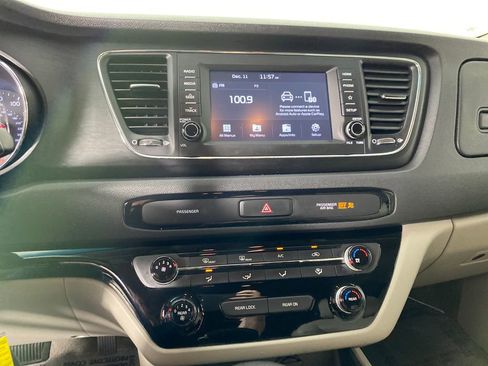 Used 2019 Kia Sedona LX image 19