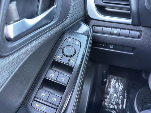 Used 2023 Nissan Rogue SV image 29