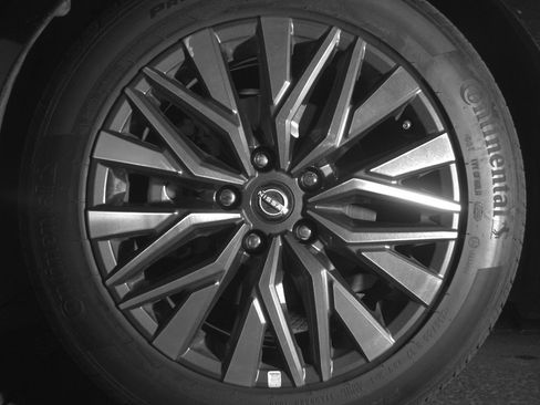 Used 2025 Nissan Altima 2.5 SV FWD image 12