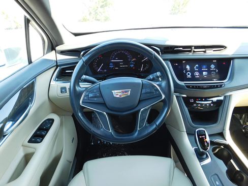 Used 2019 Cadillac XT5 FWD image 14