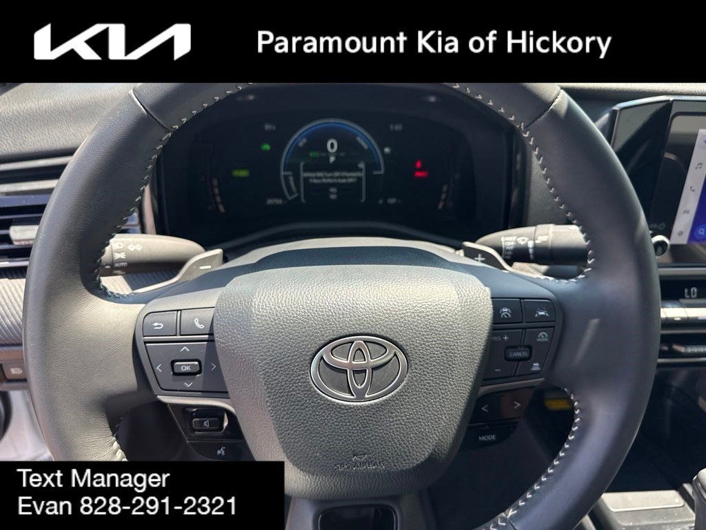 Used 2025 Toyota Camry SE FWD image 32