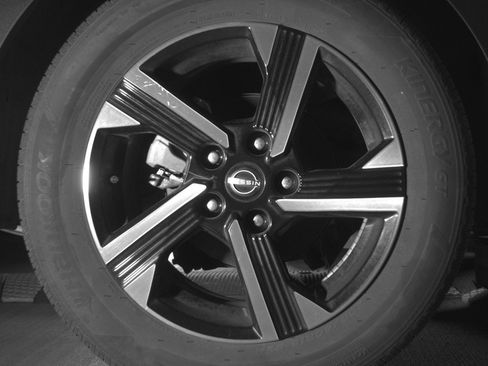 Used 2025 Nissan Sentra SV FWD image 15