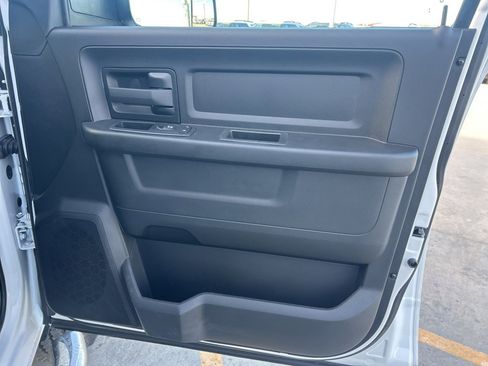 Used 2022 RAM 2500 Tradesman w/ Chrome Appearance Group image 9