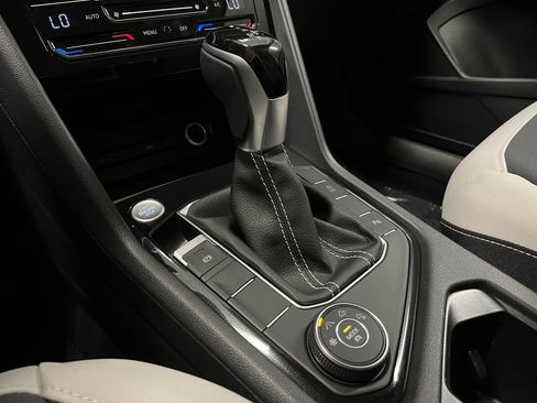 New 2025 Volkswagen Taos SE image 13