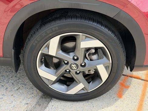 Certified 2023 Hyundai Venue Limited w/ Cargo Package FWD image 9