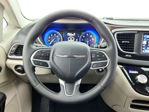 Used 2024 Chrysler Voyager LX image 34