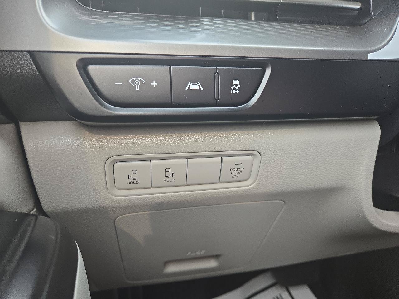 Used 2022 Kia Carnival LX FWD image 25