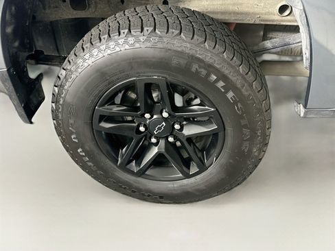 Used 2021 Chevrolet Silverado 1500 Custom Trail Boss AWD/4WD image 11