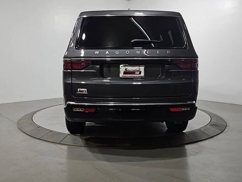 Used 2023 Jeep Wagoneer 4WD image 4
