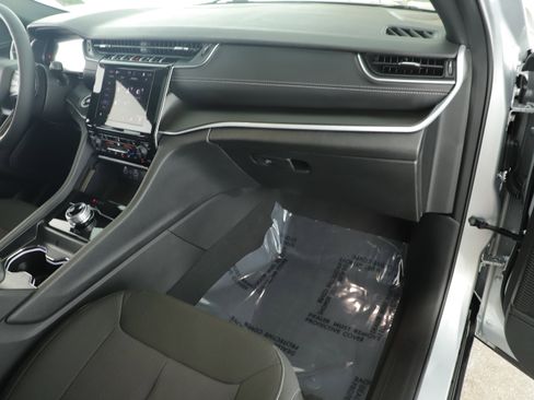 Used 2025 Jeep Grand Cherokee L Laredo w/ Luxury Tech Group I image 19