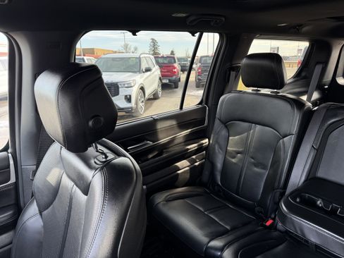 Used 2023 Jeep Wagoneer w/ Premium Group I image 11