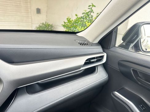 Used 2025 Toyota Highlander LE image 36