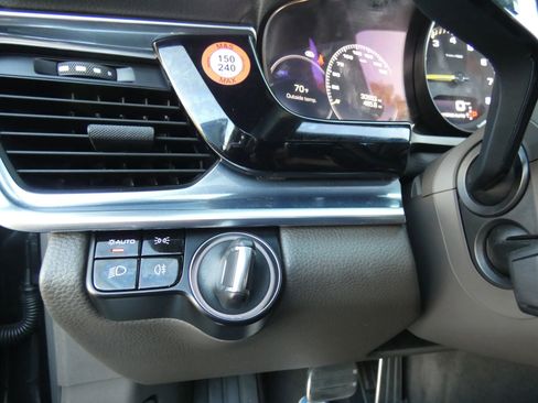 Used 2018 Porsche Panamera 4 image 75