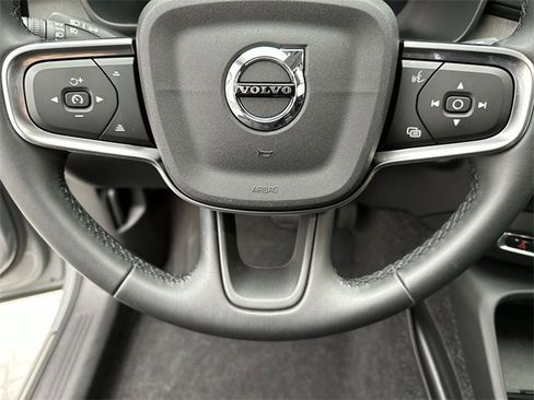 Certified 2025 Volvo XC40 B5 Core image 14