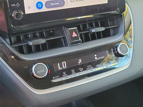 Used 2025 Toyota Corolla LE image 26