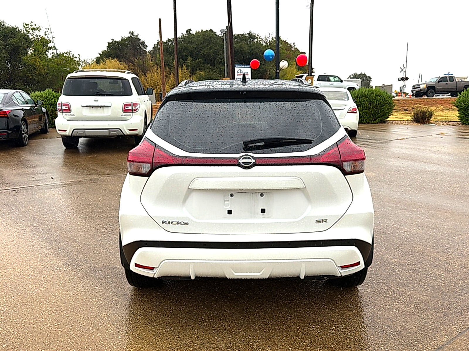 Used 2023 Nissan Kicks SR w/ SR Premium Package FWD image 5