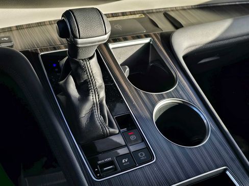 Used 2021 Toyota Sienna Limited image 28