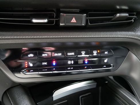 Used 2023 Buick Envision Essence image 19