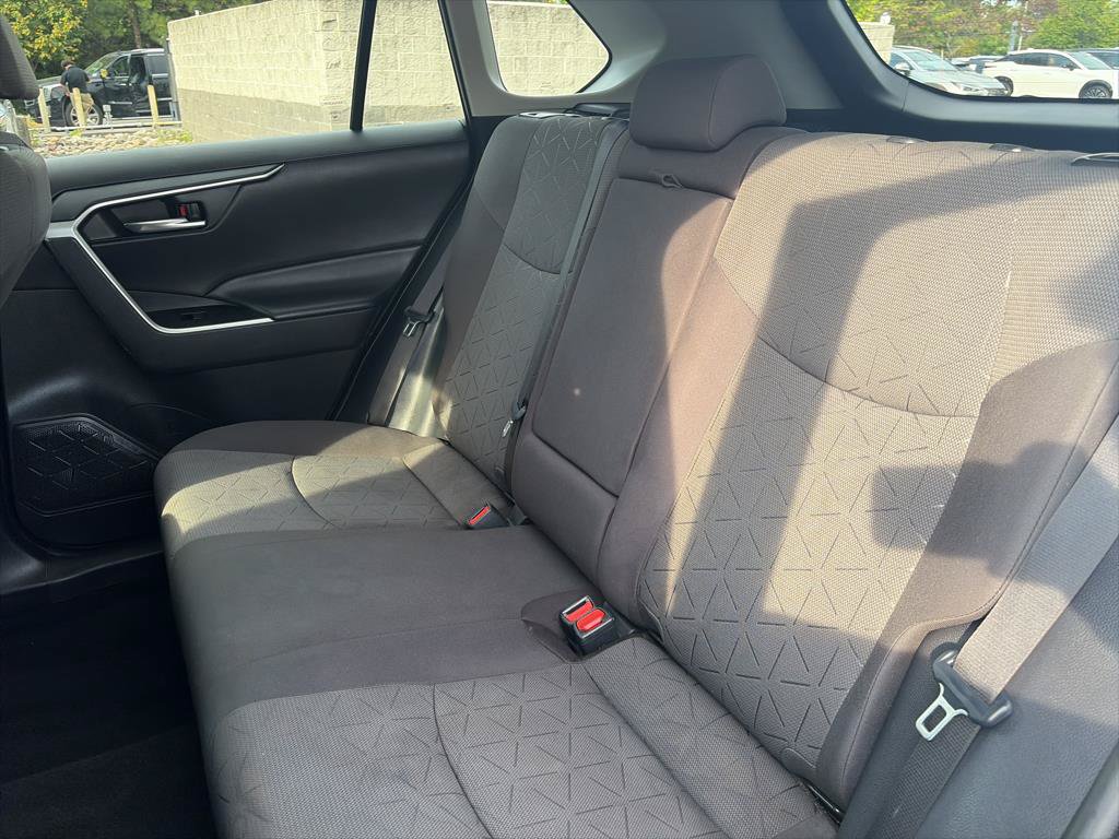 Used 2021 Toyota RAV4 XLE AWD/4WD image 20