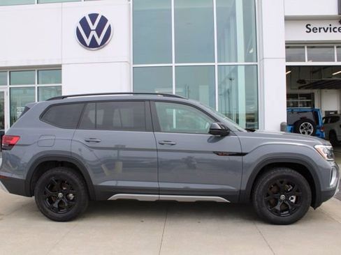 New 2026 Volkswagen Atlas Peak Edition AWD/4WD image 3