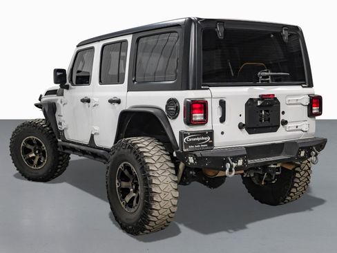 Used 2018 Jeep Wrangler Unlimited Sahara image 8
